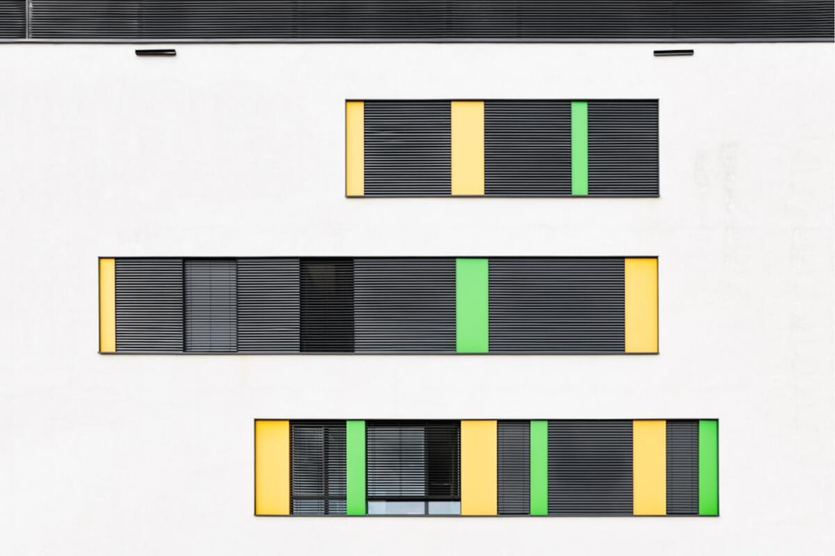 Designing Luminance‑First Color Systems with OKLCH: Tokens, Ramps, and Real‑World Pitfalls
