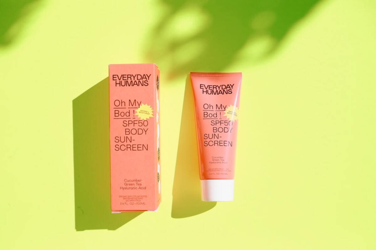 UV‑Indicator SPF Powders: Color-Shift Compacts That Tell You When to Reapply